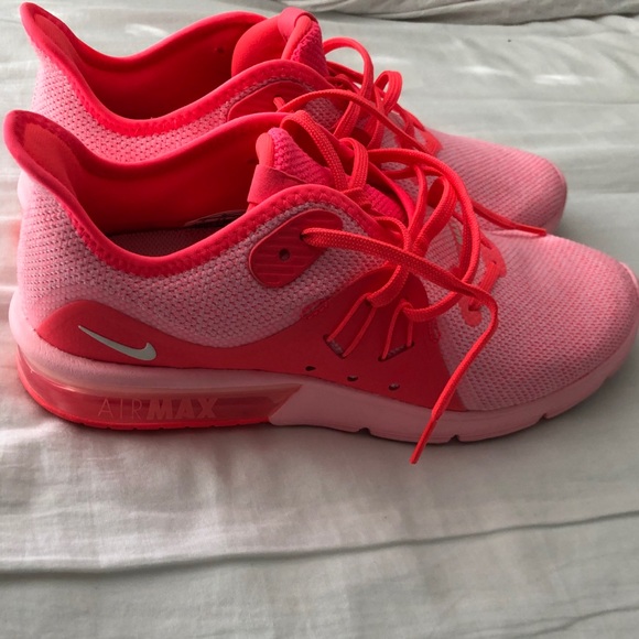 Nike Air Max - Picture 1 of 5